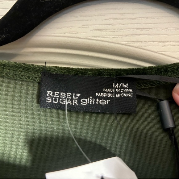 Green short dress with long sleeves. Rebel Sugar Glitter size M. Never worn - Picture 3 of 4